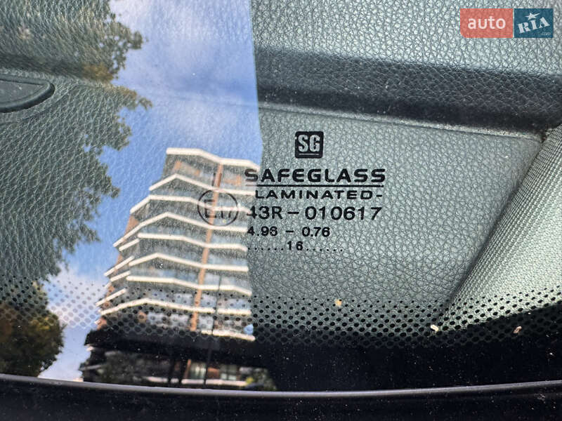 Седан BMW 3 Series 2005 в Львове