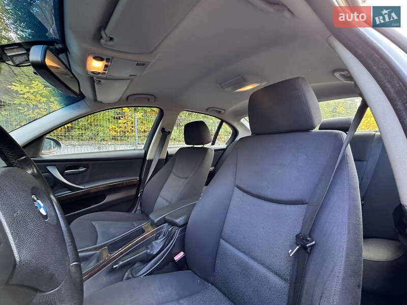 Седан BMW 3 Series 2005 в Львове