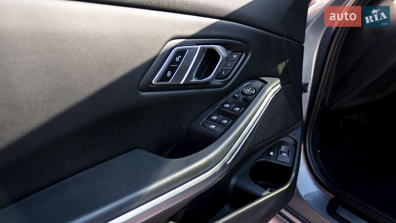 Седан BMW 3 Series 2022 в Львові