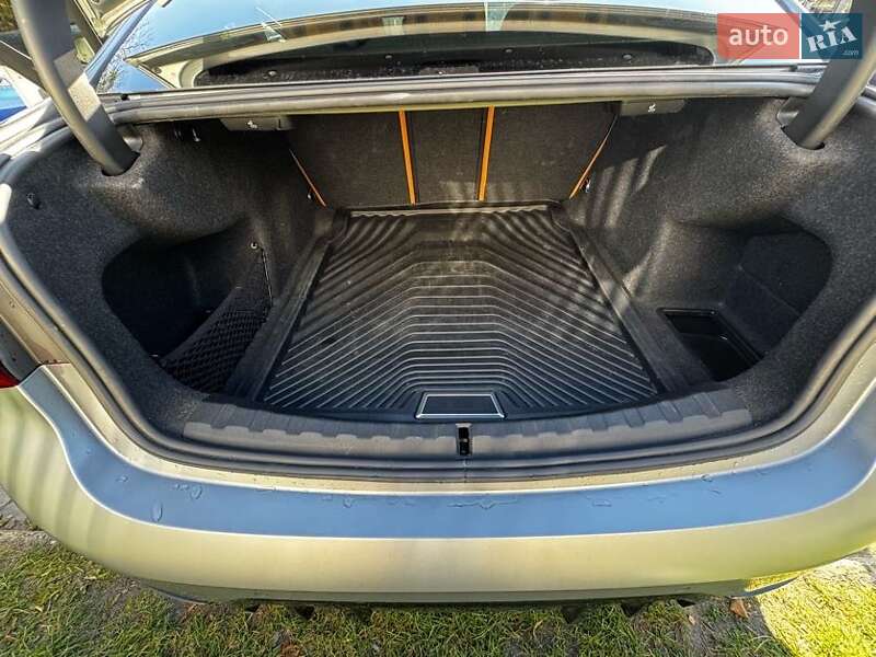 Седан BMW 3 Series 2023 в Львове