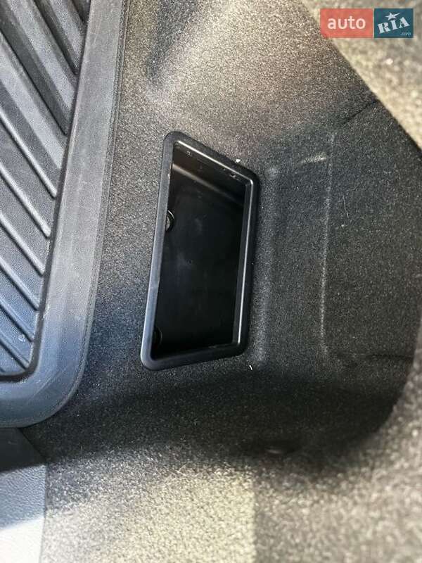 Седан BMW 3 Series 2023 в Львове