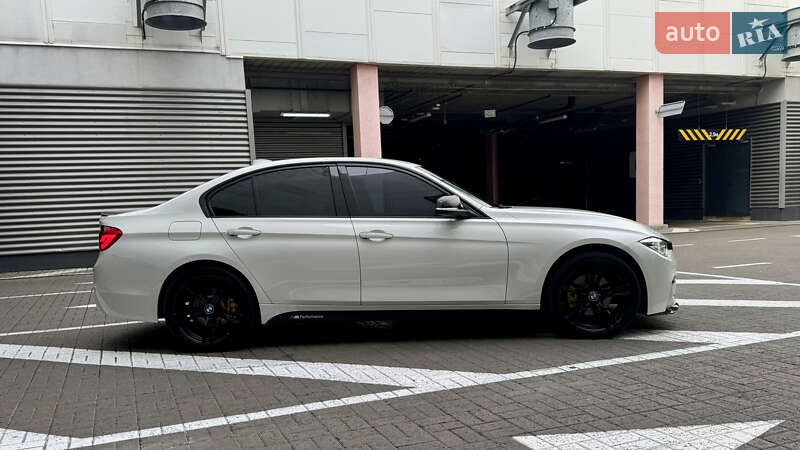 Седан BMW 3 Series 2016 в Киеве
