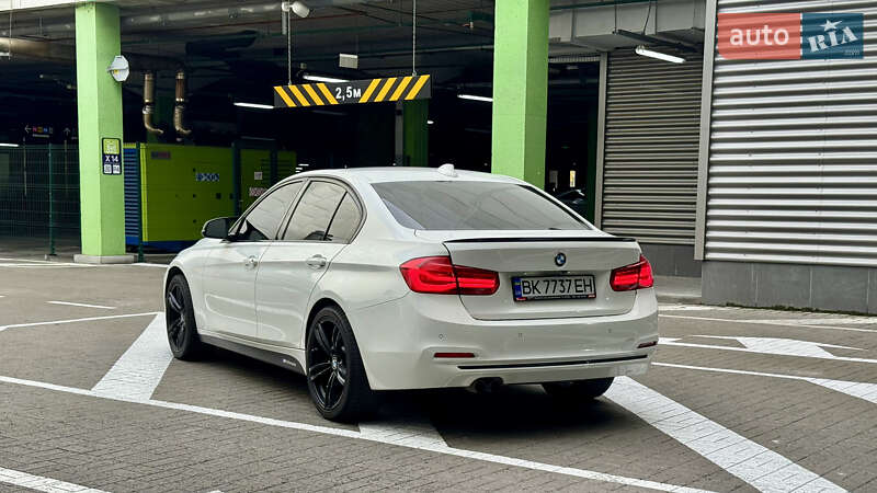 Седан BMW 3 Series 2016 в Киеве