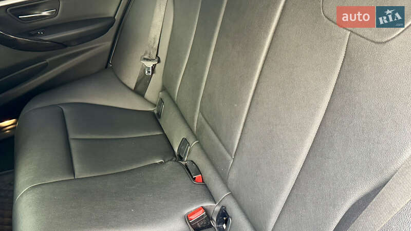 Седан BMW 3 Series 2016 в Киеве