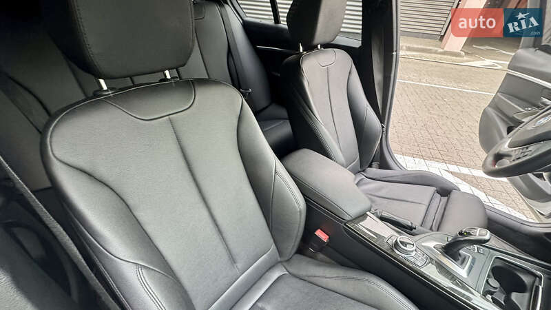 Седан BMW 3 Series 2016 в Киеве