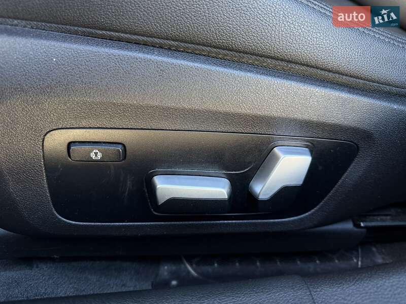 Седан BMW 3 Series 2021 в Львове