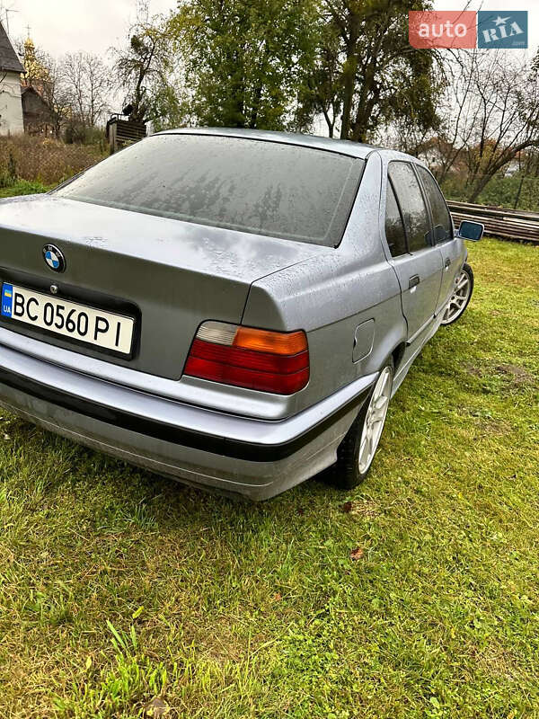 Седан BMW 3 Series 1994 в Львове