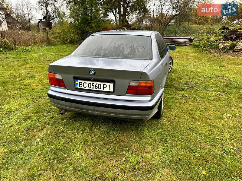 Седан BMW 3 Series 1994 в Львове