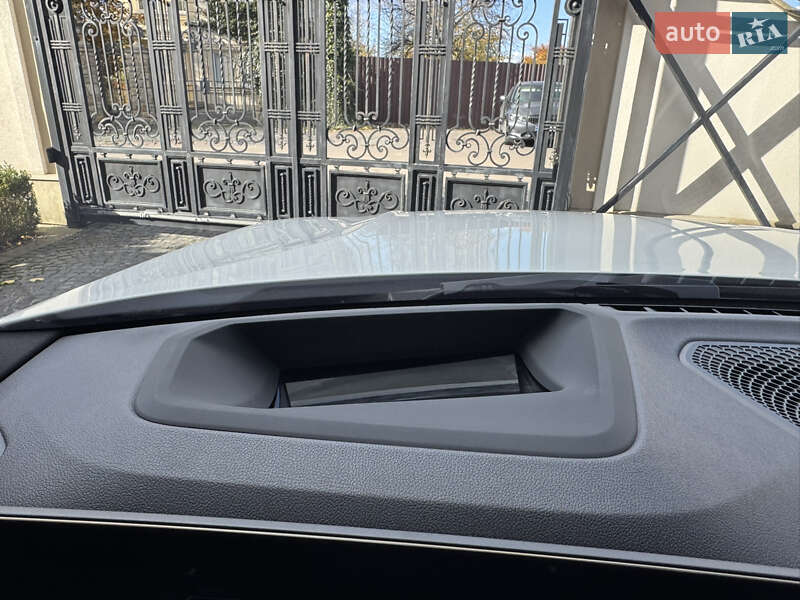 Седан BMW 3 Series 2023 в Львові