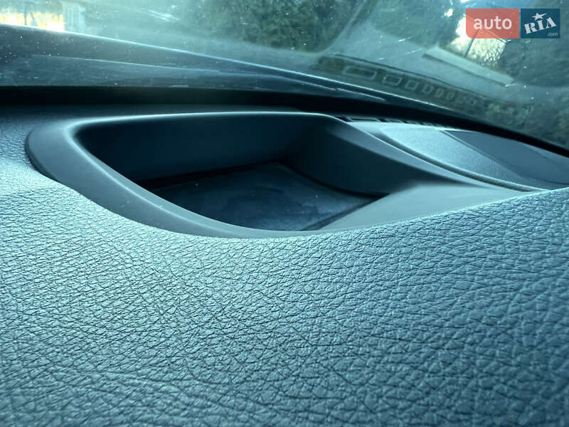 Седан BMW 3 Series 2015 в Трускавце