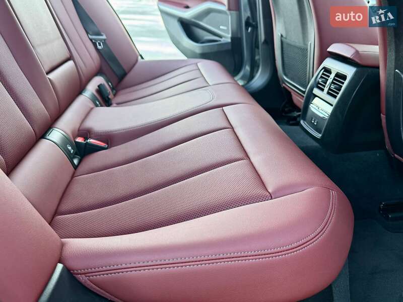 Седан BMW 3 Series 2022 в Киеве