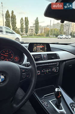 Седан BMW 3 Series 2017 в Кременчуці