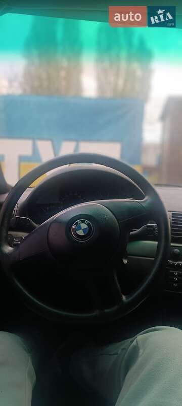 Седан BMW 3 Series 2004 в Киеве