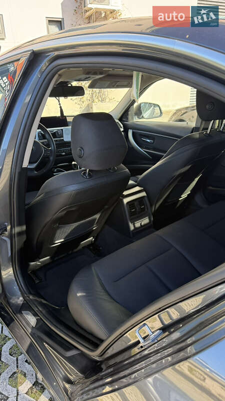 Седан BMW 3 Series 2013 в Сваляве