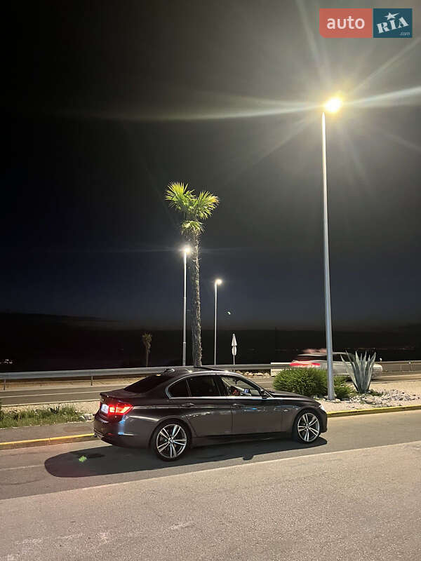 Седан BMW 3 Series 2013 в Сваляве