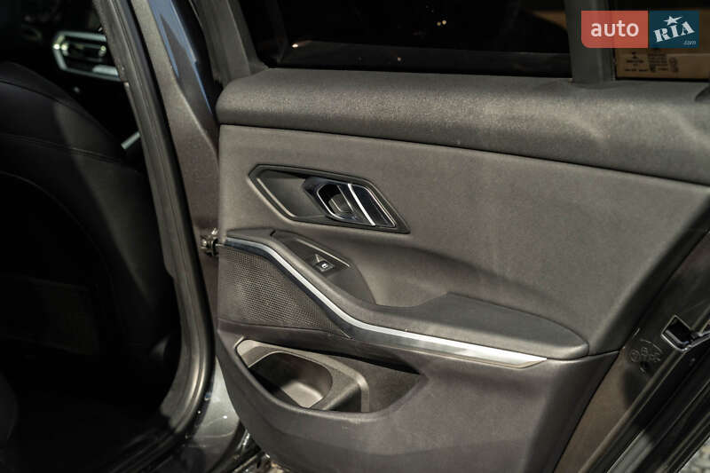 Седан BMW 3 Series 2019 в Черновцах