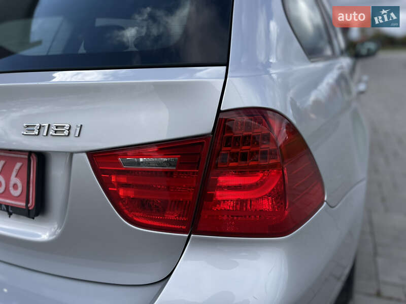 Универсал BMW 3 Series 2010 в Ровно фото 23 Универсал BMW 3 Series 2010 в Ровно