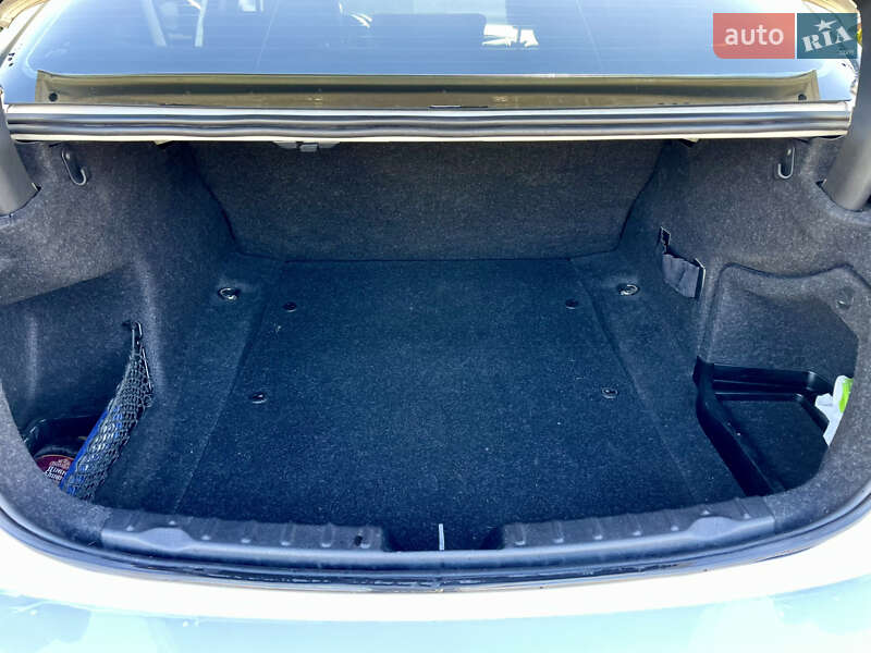 Седан BMW 3 Series 2014 в Львове