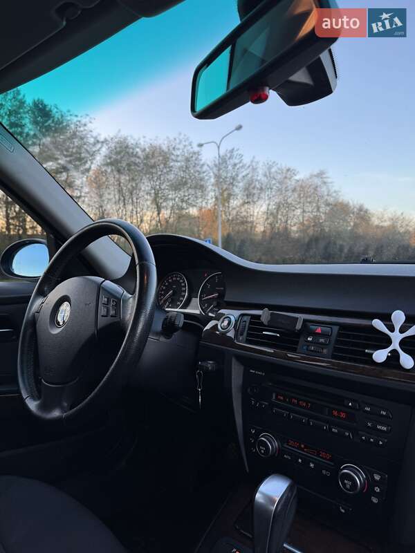 Седан BMW 3 Series 2007 в Львові