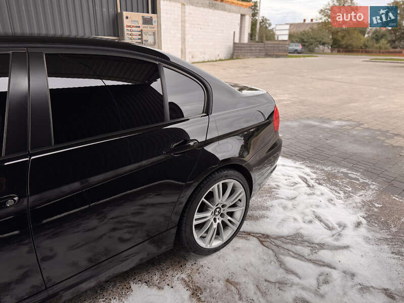 Седан BMW 3 Series 2010 в Львове