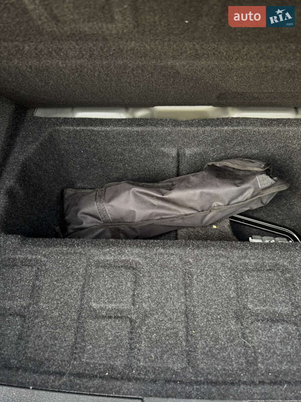 Седан BMW 3 Series 2016 в Києві