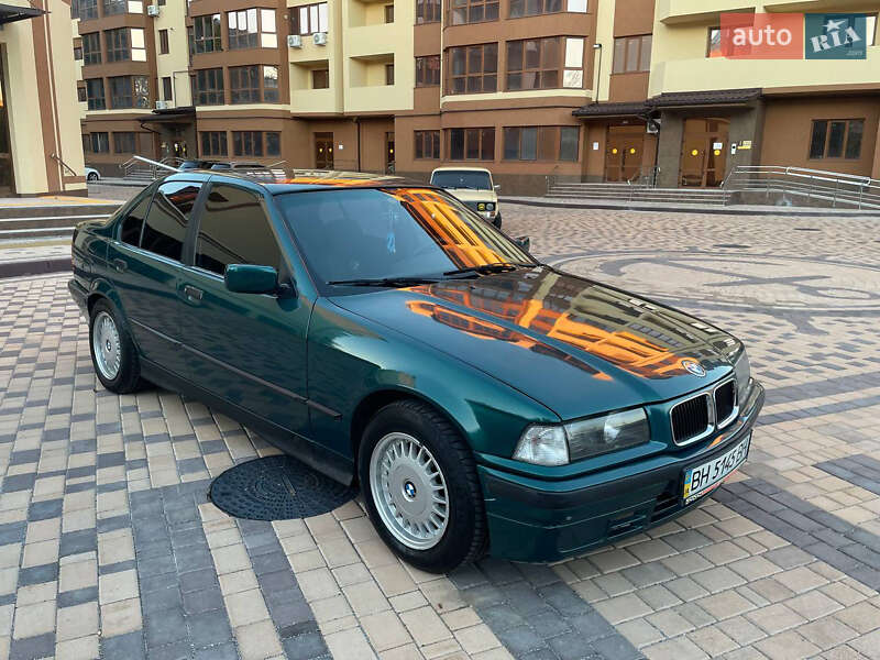 Седан BMW 3 Series 1993 в Измаиле