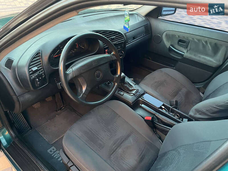 Седан BMW 3 Series 1993 в Измаиле