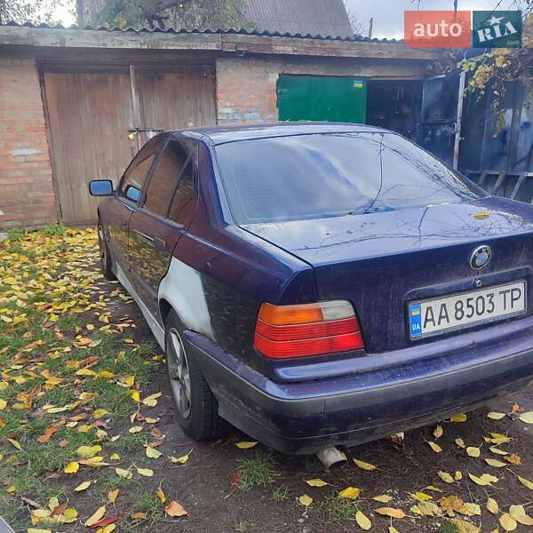Седан BMW 3 Series 1995 в Умани