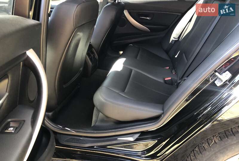 Седан BMW 3 Series 2016 в Киеве