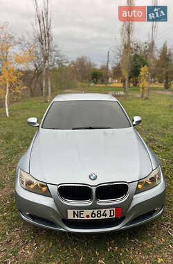 Седан BMW 3 Series 2011 в Чугуеве