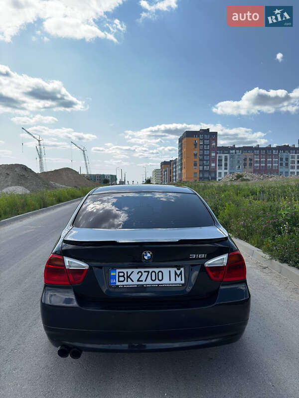 Седан BMW 3 Series 2005 в Ровно