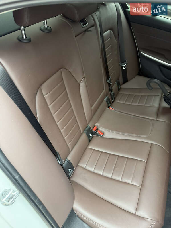 Седан BMW 3 Series 2020 в Одессе