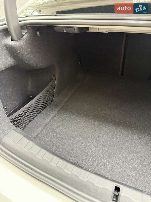 Седан BMW 3 Series 2020 в Одессе