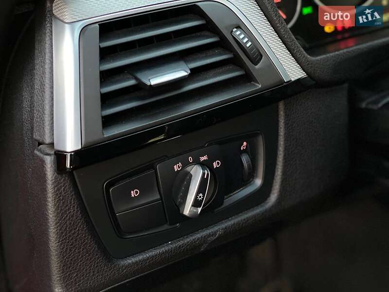 Седан BMW 3 Series 2016 в Львове