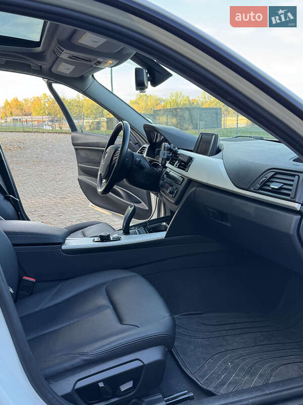 Седан BMW 3 Series 2012 в Львові