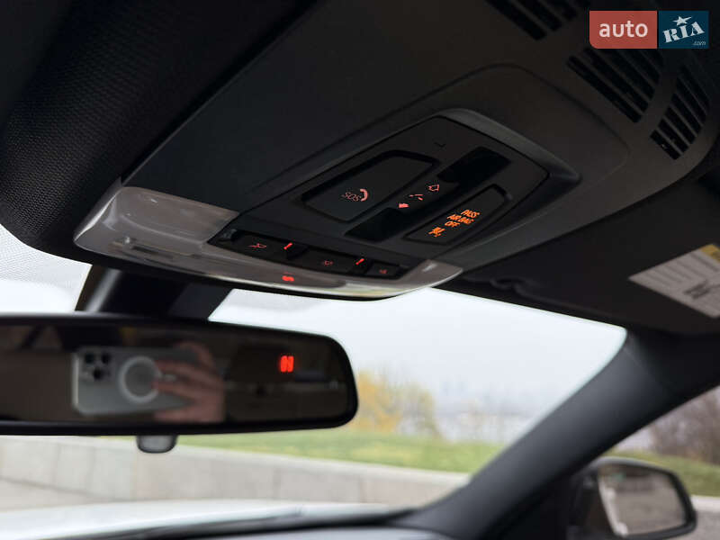 Седан BMW 3 Series 2018 в Киеве