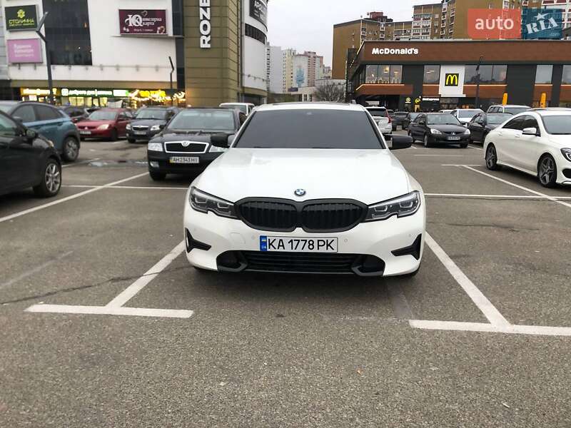 Седан BMW 3 Series 2019 в Киеве