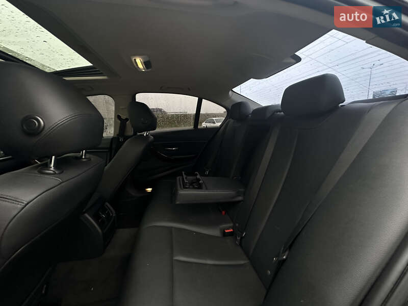 Седан BMW 3 Series 2015 в Львове