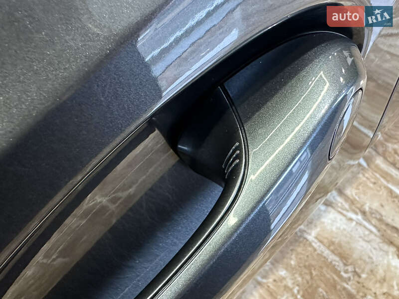 Седан BMW 3 Series 2019 в Киеве