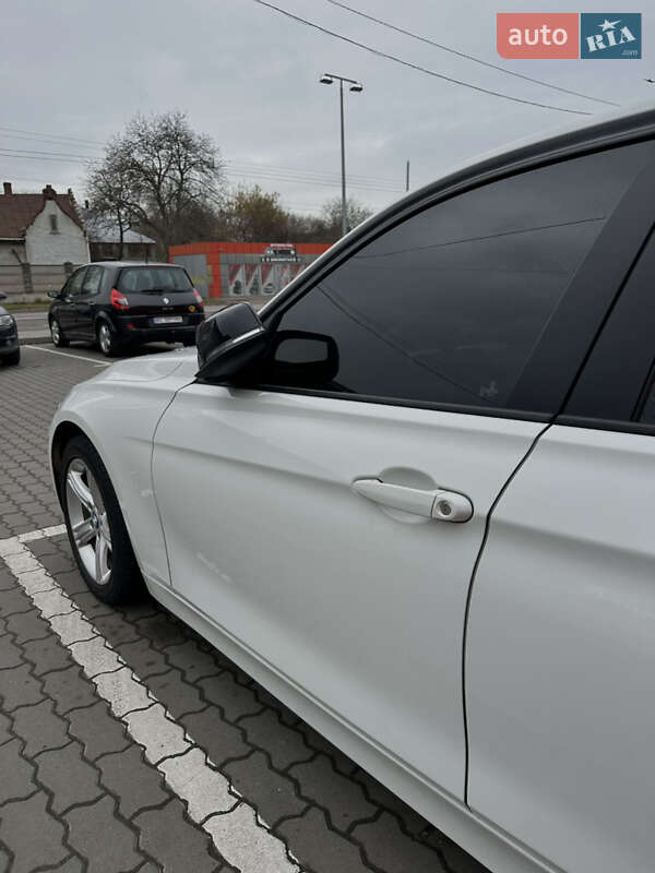 Седан BMW 3 Series 2013 в Львові