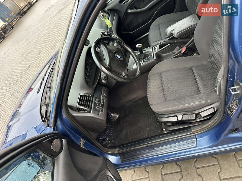 Седан BMW 3 Series 2001 в Львове
