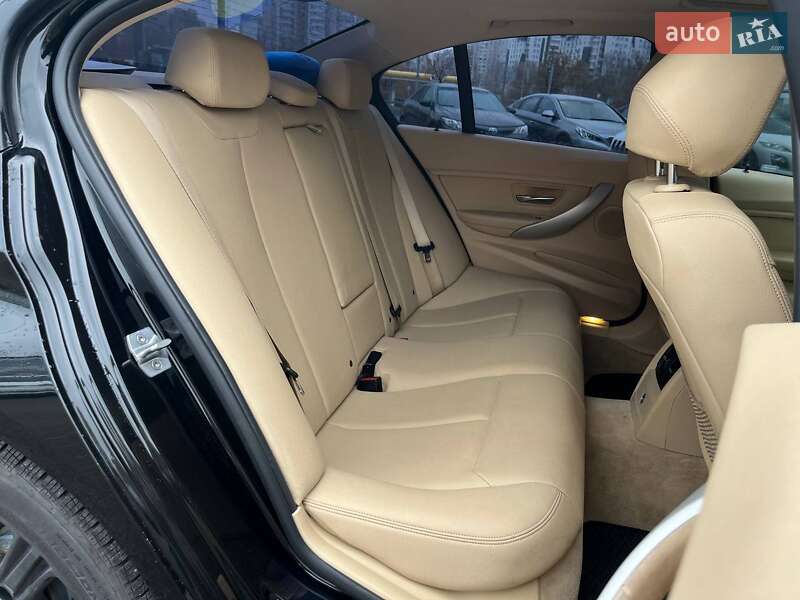 Седан BMW 3 Series 2015 в Киеве
