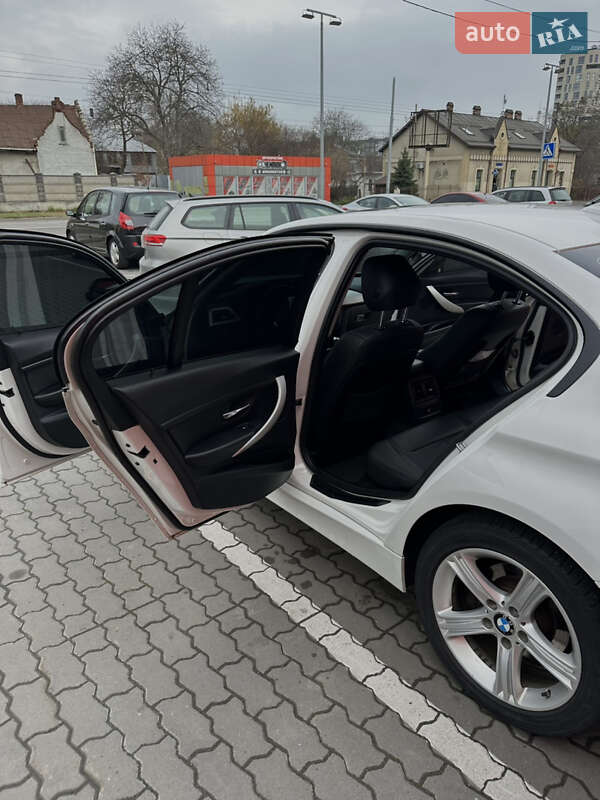 Седан BMW 3 Series 2013 в Львові