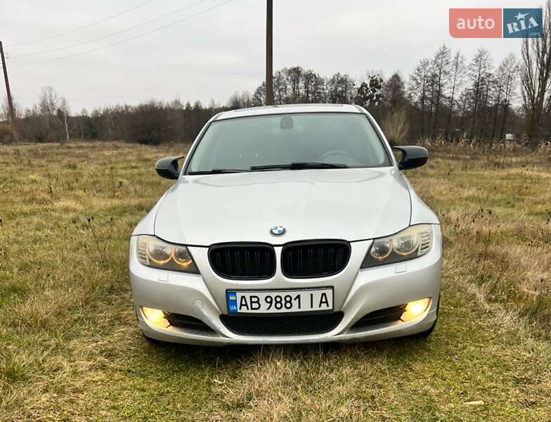 Седан BMW 3 Series 2011 в Калиновке