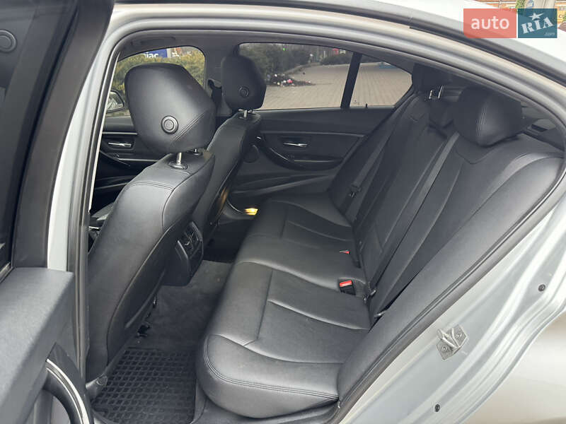 Седан BMW 3 Series 2016 в Сумах