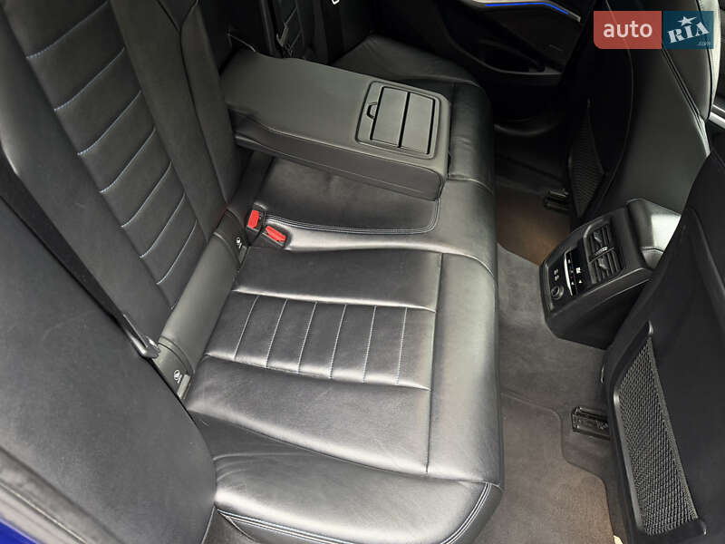 Седан BMW 3 Series 2018 в Киеве