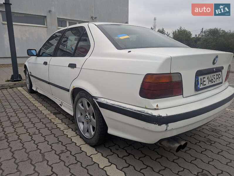 Седан BMW 3 Series 1993 в Львове