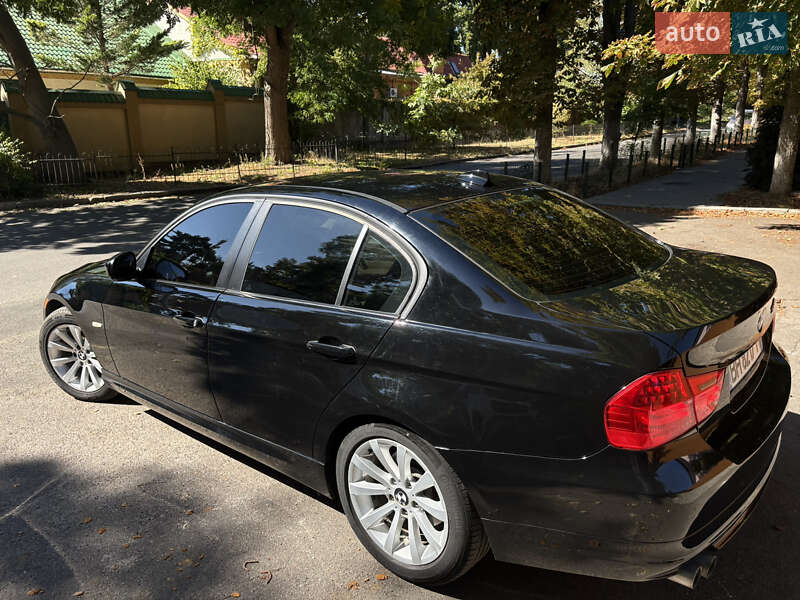 Седан BMW 3 Series 2011 в Николаеве