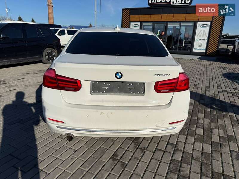 Седан BMW 3 Series 2016 в Львове