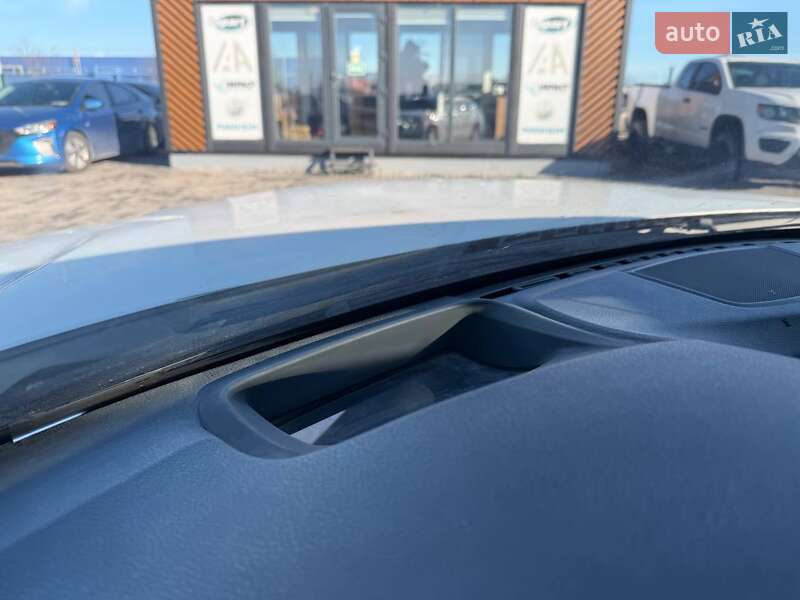 Седан BMW 3 Series 2016 в Львове